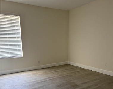 4200 Valley View Boulevard - Photo Thumbnail 5