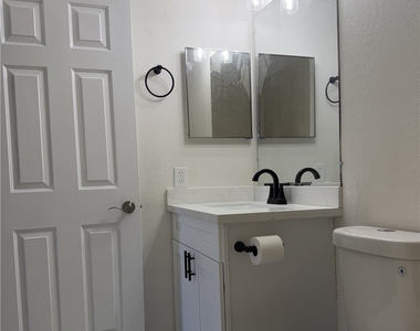 4200 Valley View Boulevard - Photo Thumbnail 4