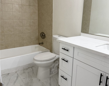 4200 Valley View Boulevard - Photo Thumbnail 6