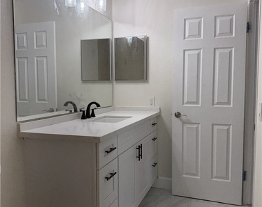 4200 Valley View Boulevard - Photo Thumbnail 8
