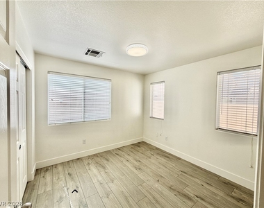 5863 Rose Tiara Drive - Photo Thumbnail 8