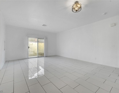 1453 Morro Creek Street - Photo Thumbnail 7