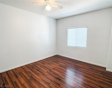 7701 W Robindale Road - Photo Thumbnail 8