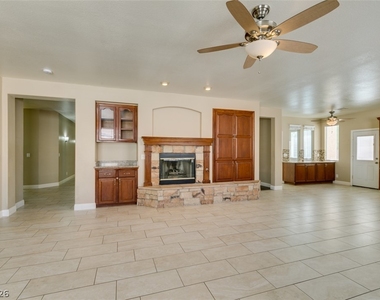 2255 Calistoga Court - Photo Thumbnail 13