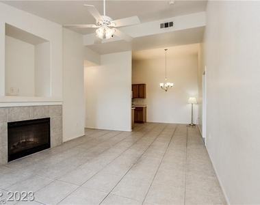 2305 W Horizon Ridge Parkway - Photo Thumbnail 4