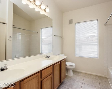 2305 W Horizon Ridge Parkway - Photo Thumbnail 14