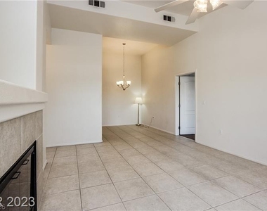 2305 W Horizon Ridge Parkway - Photo Thumbnail 2