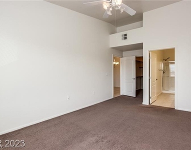 2305 W Horizon Ridge Parkway - Photo Thumbnail 23
