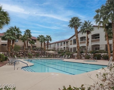 2305 W Horizon Ridge Parkway - Photo Thumbnail 26