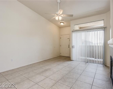 2305 W Horizon Ridge Parkway - Photo Thumbnail 3