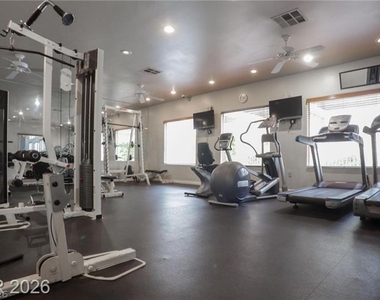 2305 W Horizon Ridge Parkway - Photo Thumbnail 28