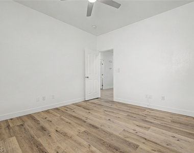 835 Entrada Ridge Avenue - Photo Thumbnail 29