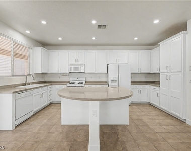 835 Entrada Ridge Avenue - Photo Thumbnail 9