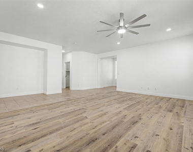 835 Entrada Ridge Avenue - Photo Thumbnail 3