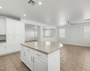 835 Entrada Ridge Avenue - Photo Thumbnail 12