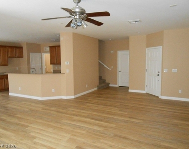 8339 Waylon - Photo Thumbnail 3