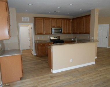 8339 Waylon - Photo Thumbnail 4