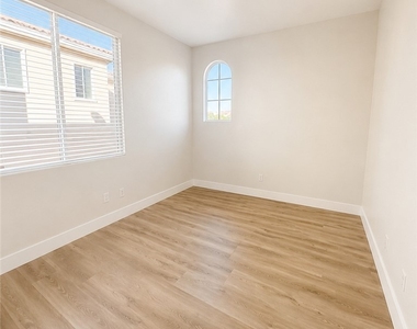 3957 Irvin Avenue - Photo Thumbnail 13