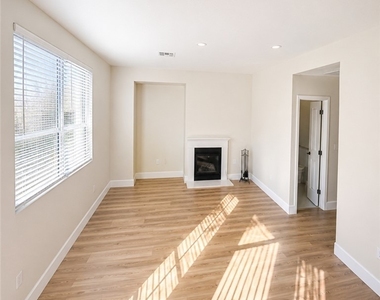 3957 Irvin Avenue - Photo Thumbnail 6