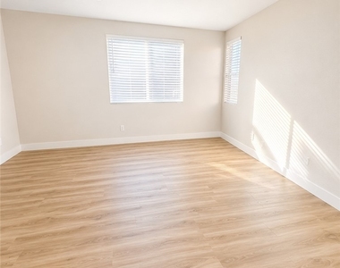 3957 Irvin Avenue - Photo Thumbnail 18