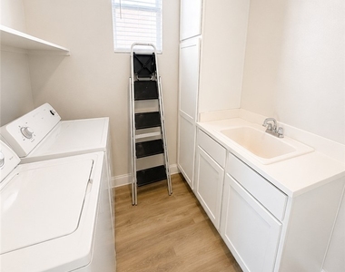 3957 Irvin Avenue - Photo Thumbnail 9