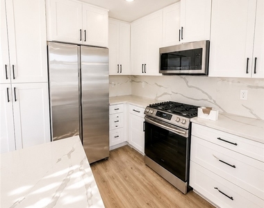 3957 Irvin Avenue - Photo Thumbnail 4
