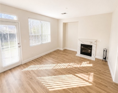3957 Irvin Avenue - Photo Thumbnail 7