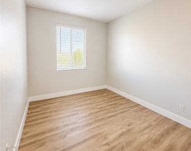 3957 Irvin Avenue - Photo Thumbnail 11