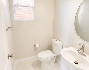 3957 Irvin Avenue - Photo Thumbnail 8