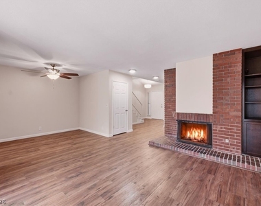 2410 Pickwick Drive - Photo Thumbnail 7
