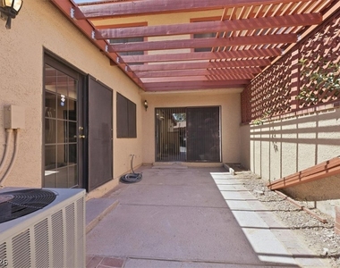 2410 Pickwick Drive - Photo Thumbnail 20