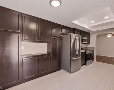 2410 Pickwick Drive - Photo Thumbnail 6