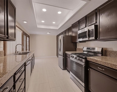 2410 Pickwick Drive - Photo Thumbnail 5