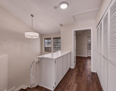 2410 Pickwick Drive - Photo Thumbnail 12