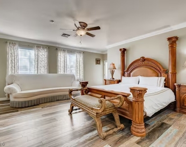 6465 W Quail Avenue - Photo Thumbnail 7