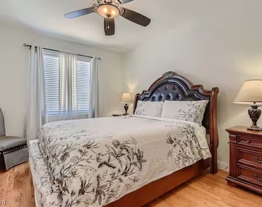 6465 W Quail Avenue - Photo Thumbnail 6