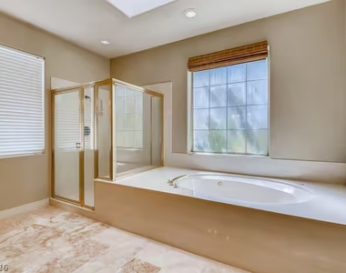 6465 W Quail Avenue - Photo Thumbnail 12