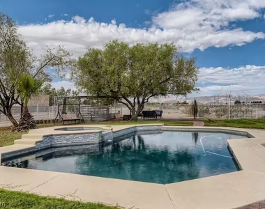 6465 W Quail Avenue - Photo Thumbnail 20