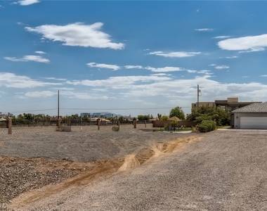 6465 W Quail Avenue - Photo Thumbnail 33