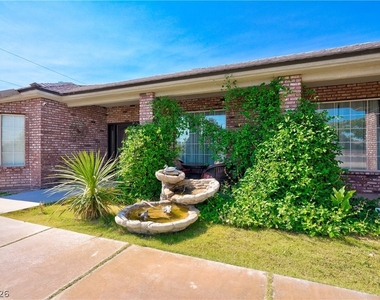 6465 W Quail Avenue - Photo Thumbnail 1