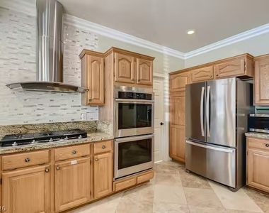 6465 W Quail Avenue - Photo Thumbnail 4