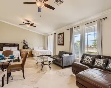 6465 W Quail Avenue - Photo Thumbnail 5