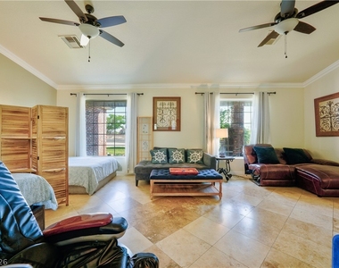 6465 W Quail Avenue - Photo Thumbnail 15