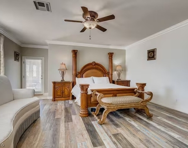 6465 W Quail Avenue - Photo Thumbnail 8