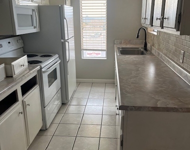 870 Avenue B Avenue - Photo Thumbnail 1