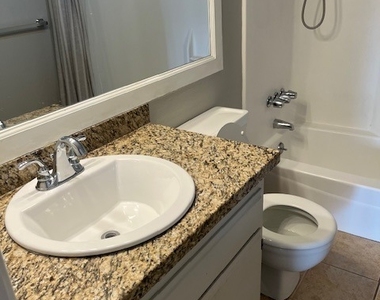 870 Avenue B Avenue - Photo Thumbnail 8