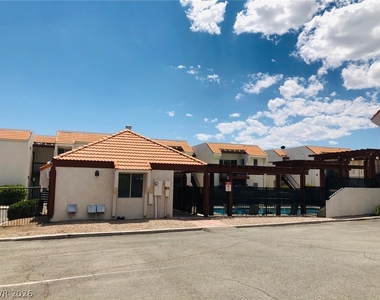 870 Avenue B Avenue - Photo Thumbnail 9