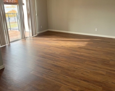 870 Avenue B Avenue - Photo Thumbnail 4