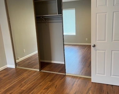 870 Avenue B Avenue - Photo Thumbnail 6