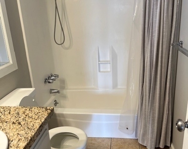 870 Avenue B Avenue - Photo Thumbnail 7